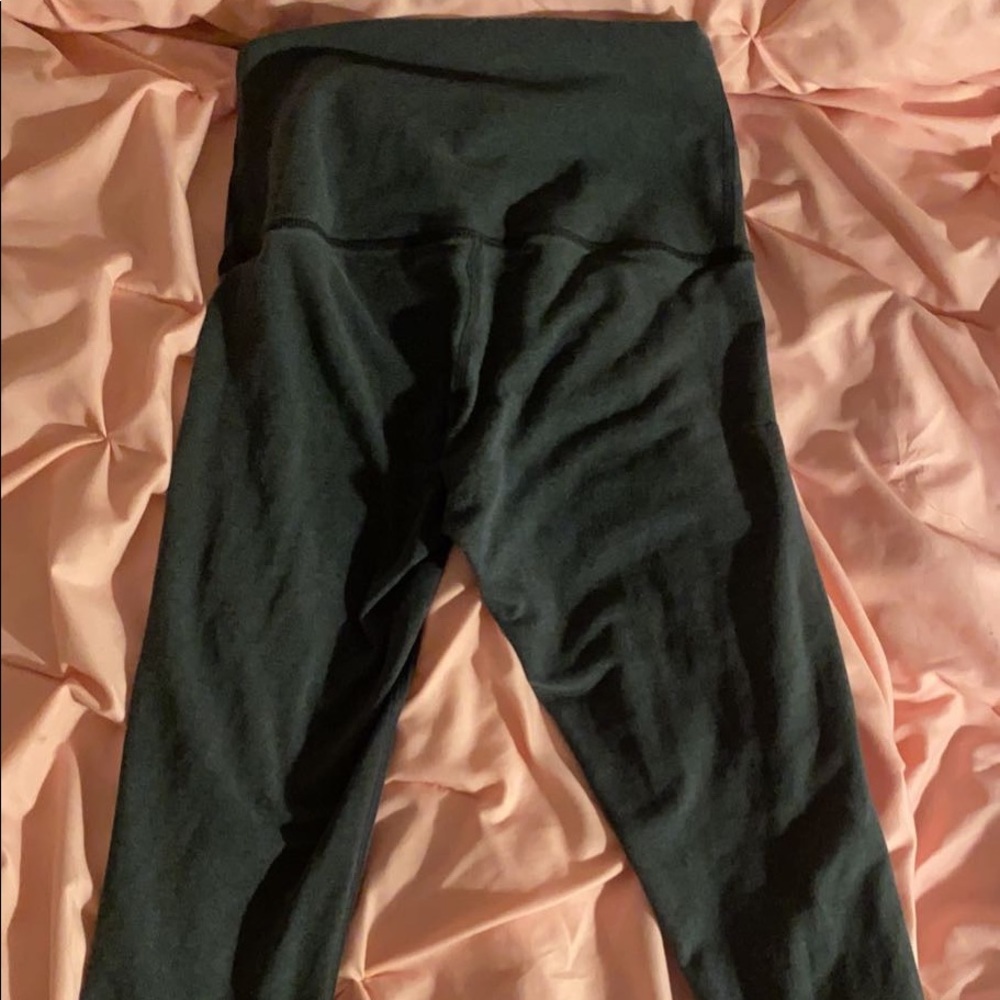 green lululemon leggings cropped size 4